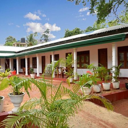 Dula Lake Resort Anuradhapura Exterior foto