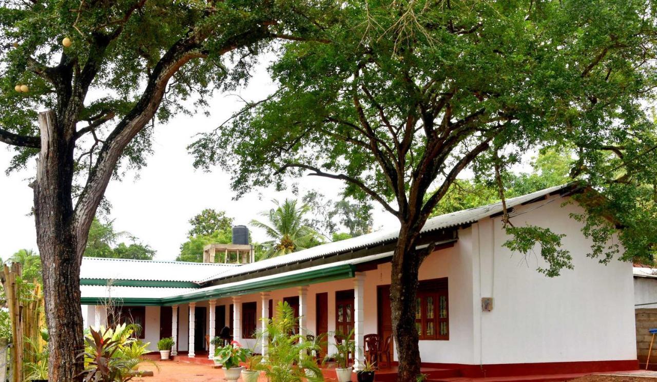 Dula Lake Resort Anuradhapura Exterior foto