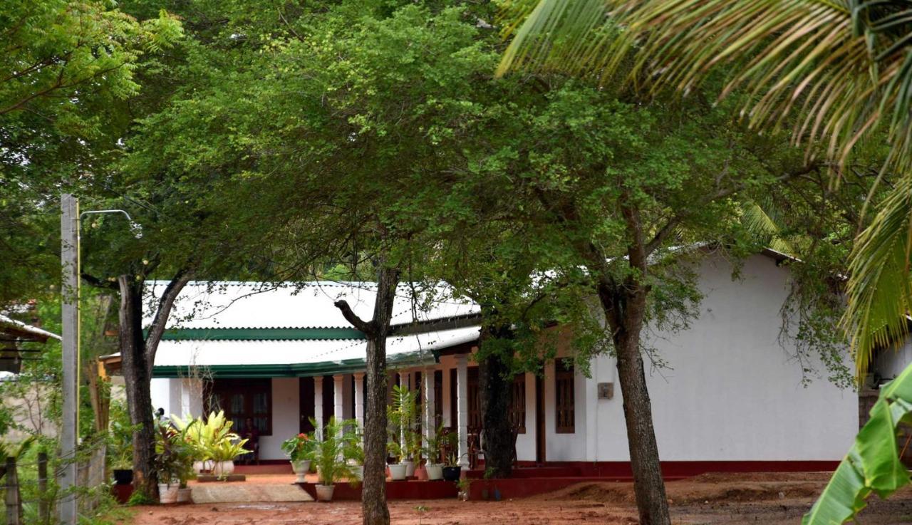 Dula Lake Resort Anuradhapura Exterior foto