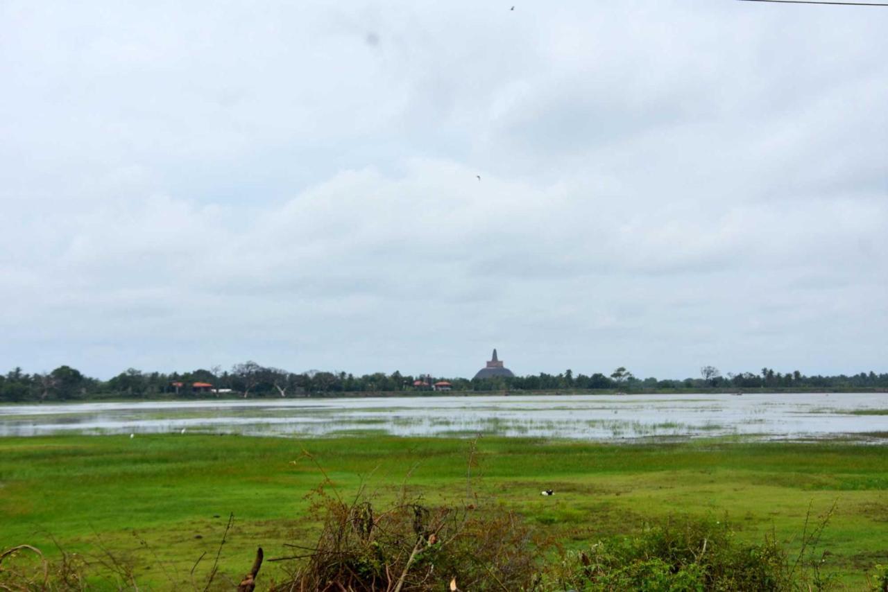 Dula Lake Resort Anuradhapura Exterior foto